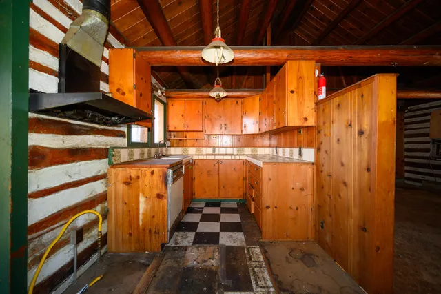 a view of entryway with a front door