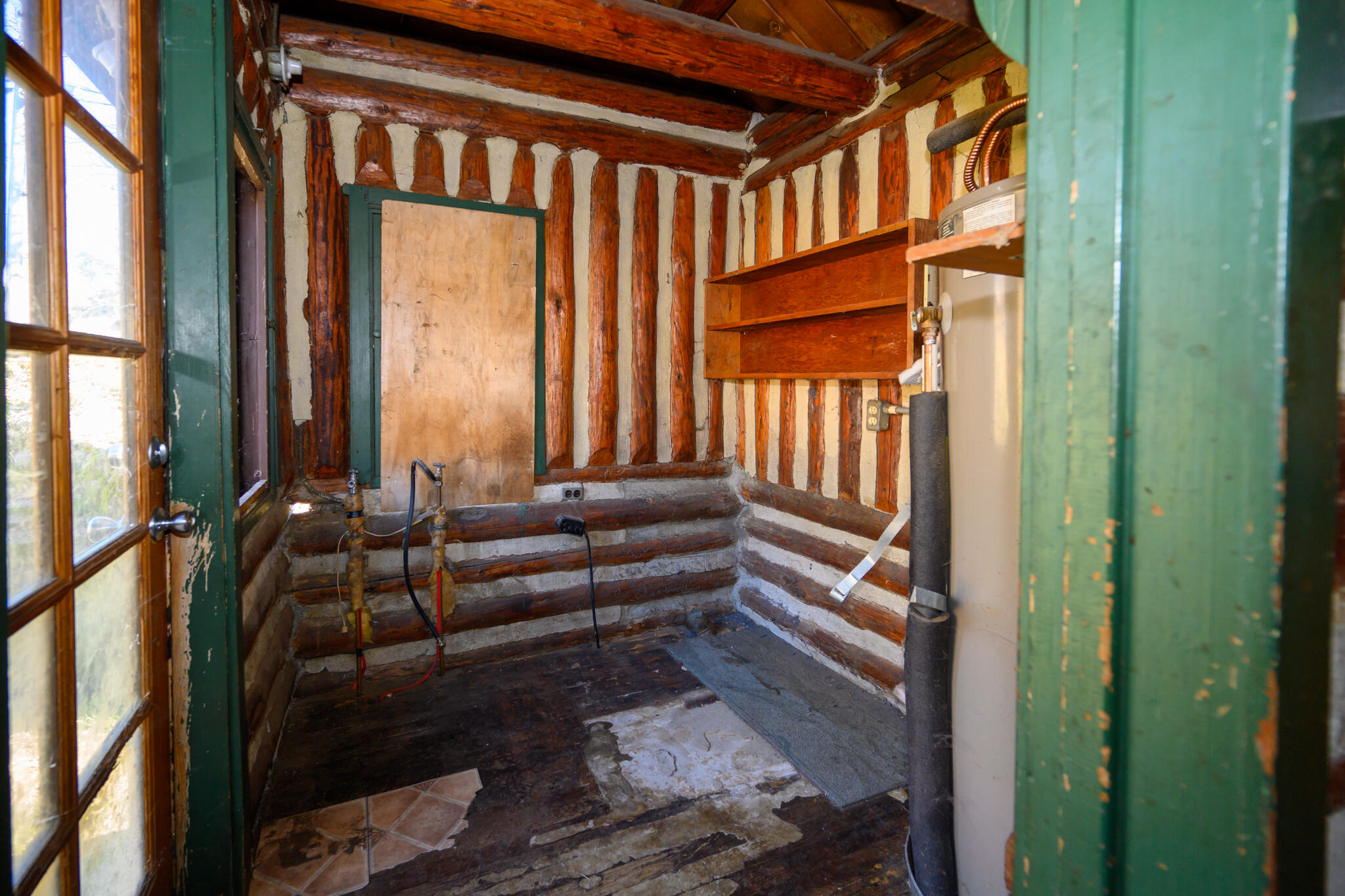 51-75 Hart Road Weaverville, CA 96093 - Photo 14 of 40 mudroom/laundry