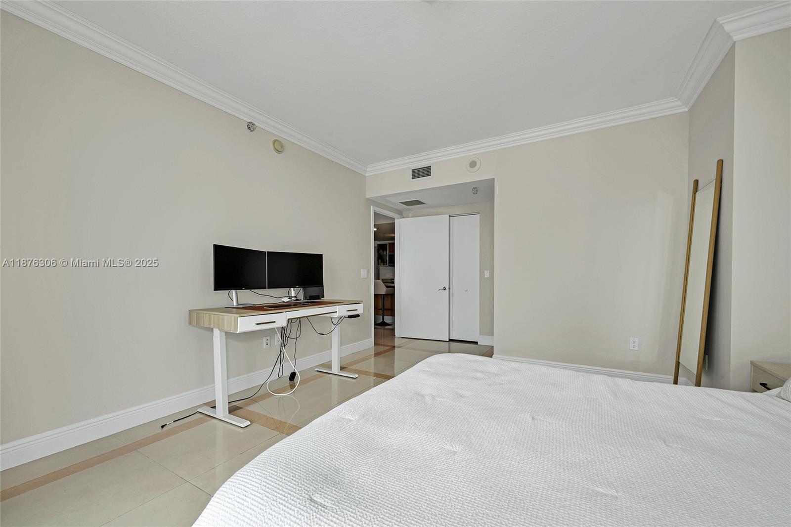 185 Southwest 7th Street, Unit 4201 Miami, FL 33130 - Photo 16 of 29 a hotel room with a bed and a television in it