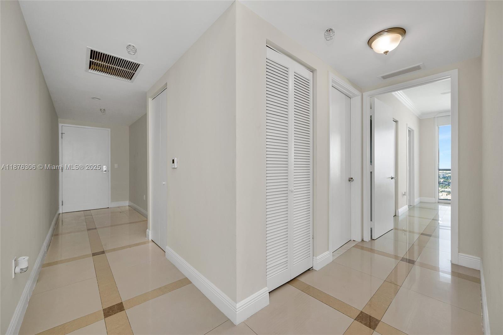 185 Southwest 7th Street, Unit 4201 Miami, FL 33130 - Photo 20 of 29 a view of a hallway with wooden floor and a bathroom
