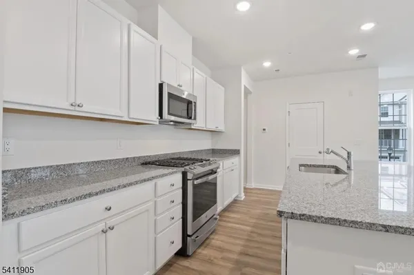 $4,750 | 735 Station Road, Unit 1, Dunellen, NJ 08812