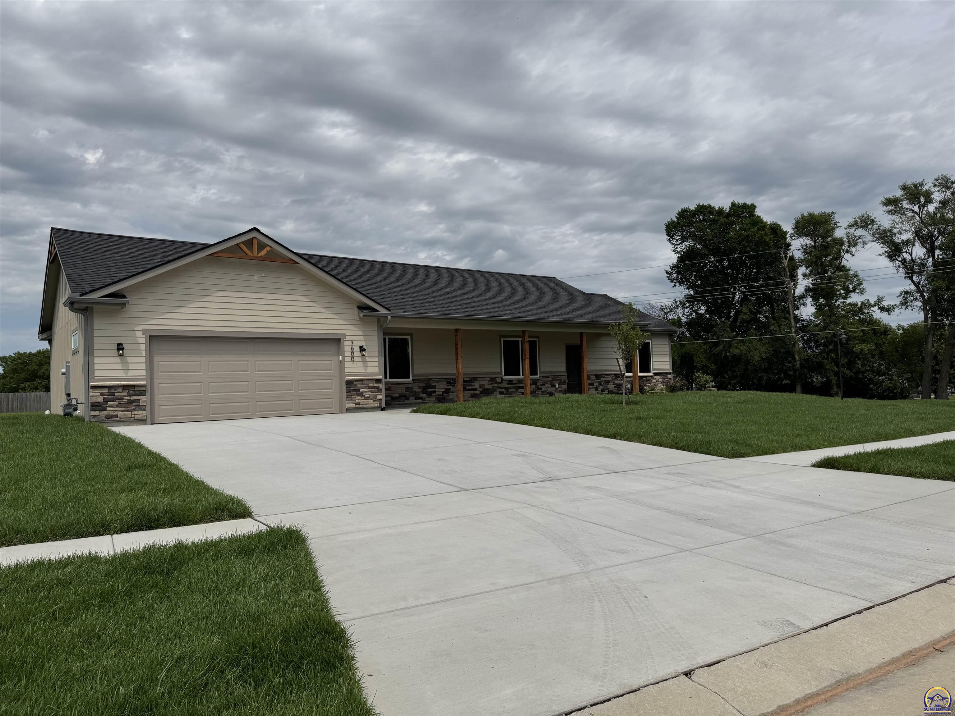 7600 Southwest 24th Terrace Topeka, KS 66614 - Photo 4 of 30