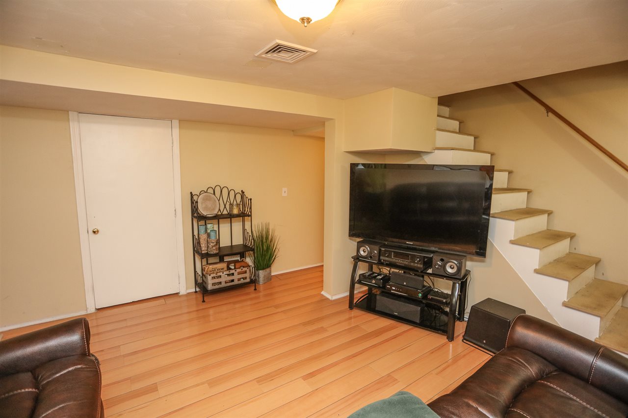121 President Road Manchester, NH 03103 - Photo 15 of 31