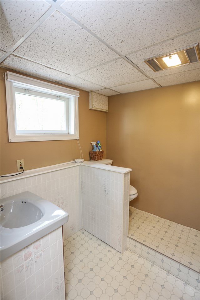 121 President Road Manchester, NH 03103 - Photo 17 of 31