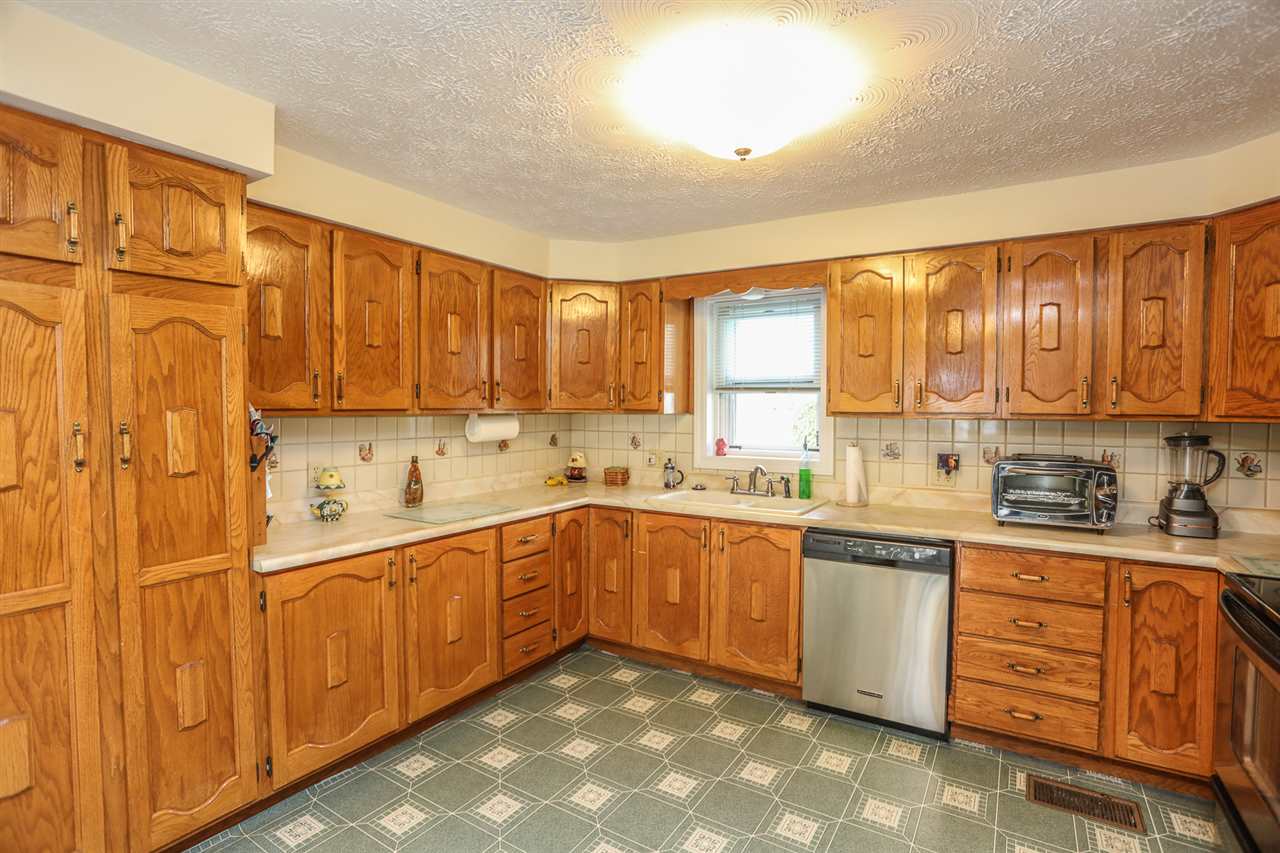 121 President Road Manchester, NH 03103 - Photo 4 of 31