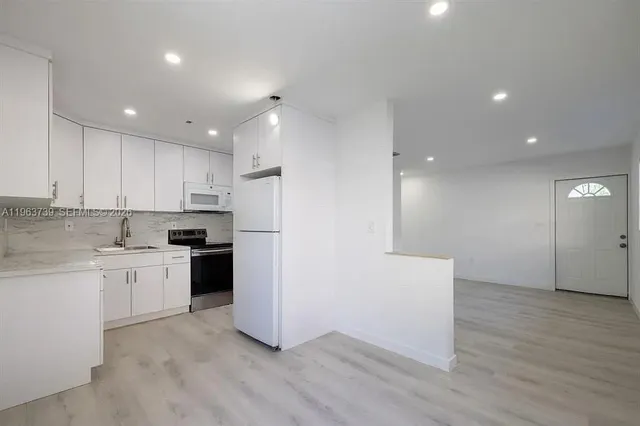 $2,950 | 1555 Northwest 34th Street, Unit 1555, Miami, FL 33142