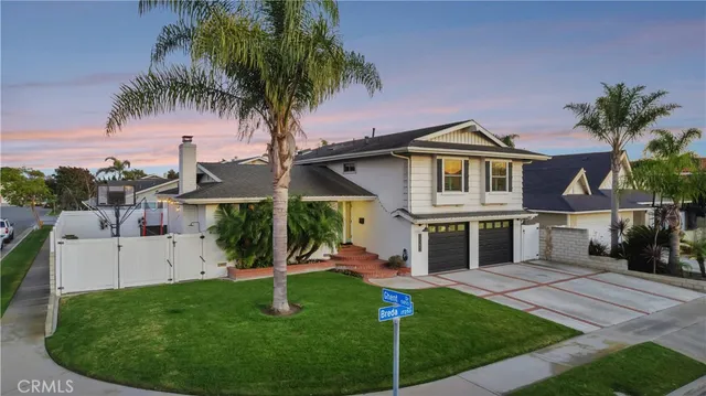 $1,899,999 | 17252 Breda Lane, Huntington Beach, CA 92649