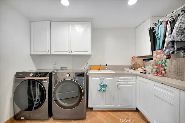 $1,899,999 | 17252 Breda Lane, Huntington Beach, CA 92649