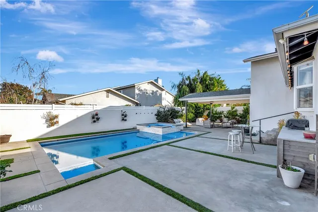 $1,899,999 | 17252 Breda Lane, Huntington Beach, CA 92649