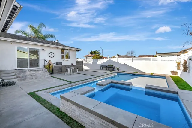 $1,899,999 | 17252 Breda Lane, Huntington Beach, CA 92649