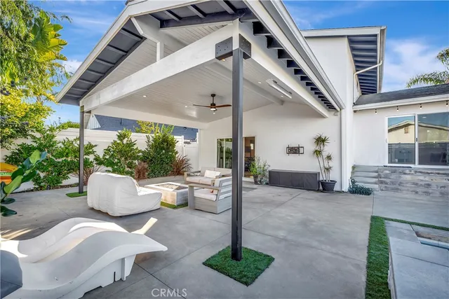 $1,899,999 | 17252 Breda Lane, Huntington Beach, CA 92649