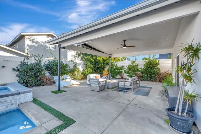 $1,899,999 | 17252 Breda Lane, Huntington Beach, CA 92649