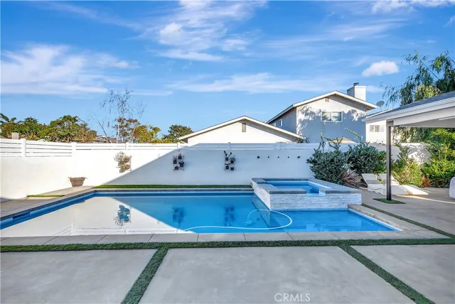 $1,899,999 | 17252 Breda Lane, Huntington Beach, CA 92649