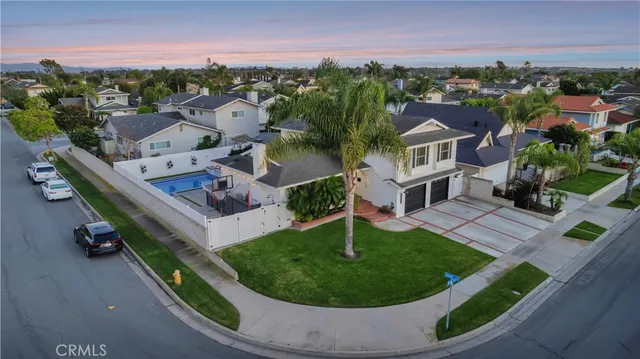 $1,899,999 | 17252 Breda Lane, Huntington Beach, CA 92649