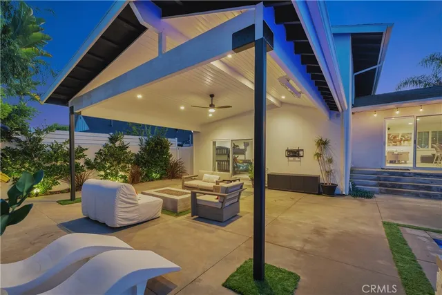 $1,899,999 | 17252 Breda Lane, Huntington Beach, CA 92649