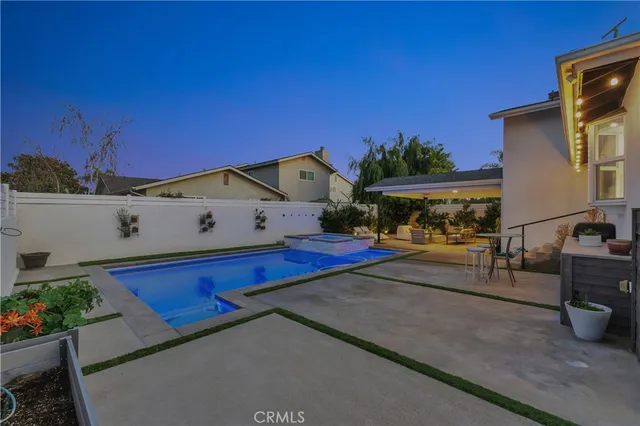 $1,899,999 | 17252 Breda Lane, Huntington Beach, CA 92649