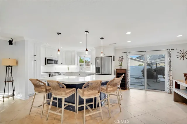 $1,899,999 | 17252 Breda Lane, Huntington Beach, CA 92649