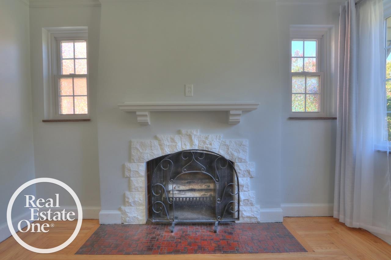 471 Touraine Road Grosse Pointe, MI 48236 - Photo 11 of 37 50191817-96998176-47c6-4427-b48f-c86011fab2b7.JPG