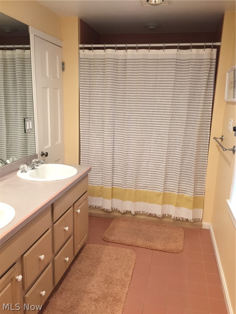 22149 Douglas Road Beachwood, OH 44122 - Photo 20 of 32 Master Bath