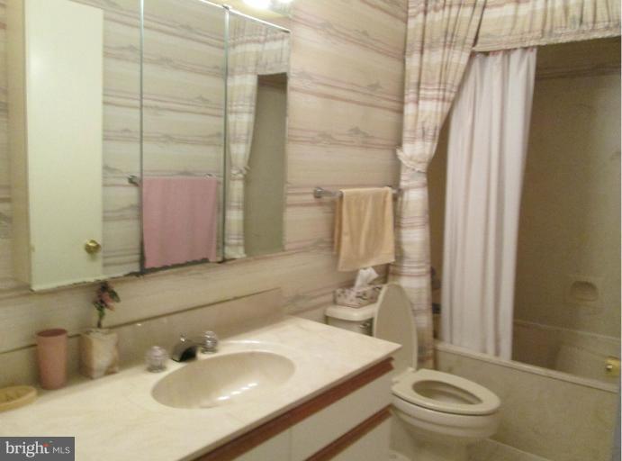 3021 Fallstaff Road, Unit 107B Baltimore, MD 21209 - Photo 14 of 15 Bath