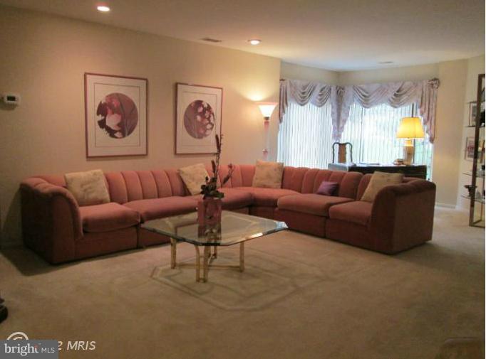 3021 Fallstaff Road, Unit 107B Baltimore, MD 21209 - Photo 3 of 15 Living Room