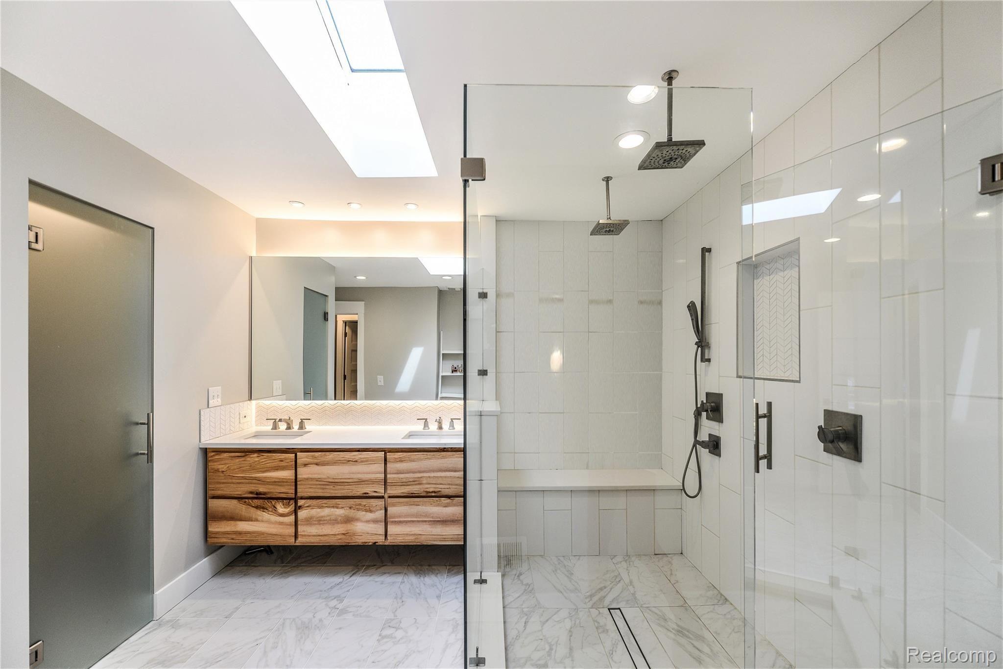 2425 General Motors Road Milford, MI 48380 - Photo 18 of 54 MASTER BATHROOM