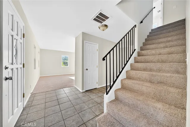 a view of livingroom with furniture and ceiling fan