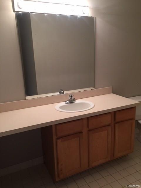 27971 Rollcrest Road, Unit 10 Farmington, MI 48334 - Photo 10 of 13