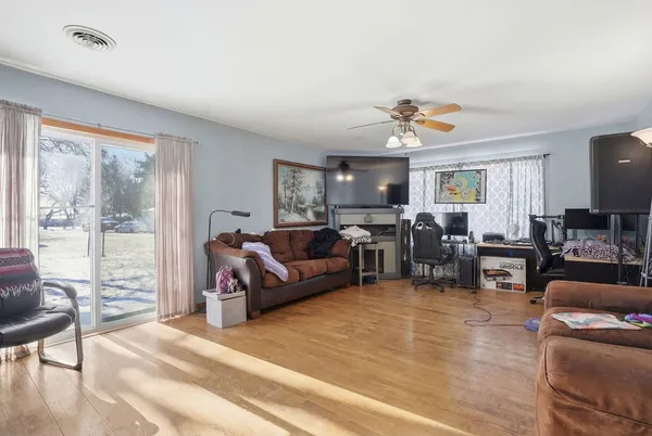 $230,000 | 5455 Sand Ridge Road, Morris, IL 60450