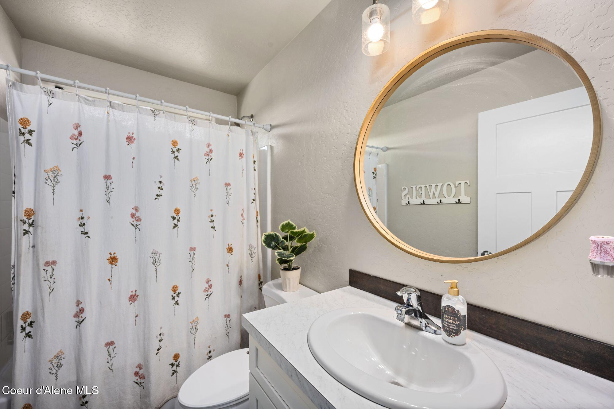 12750 North Cavanaugh Drive Rathdrum, ID 83858 - Photo 15 of 19 Main Bathroom