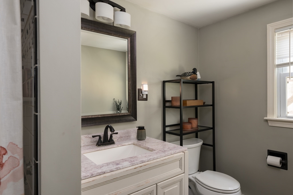 380 Walnut Plain Road Rochester, MA 02770 - Photo 12 of 22 Gallery Image 12