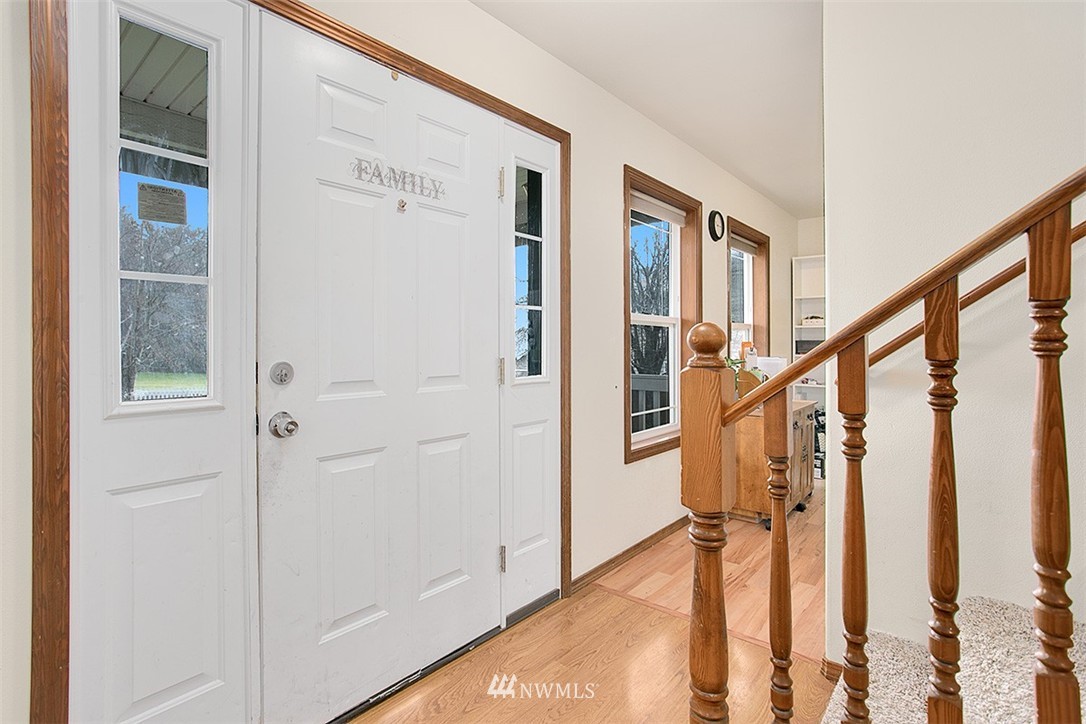 12818 Ingraham Road Monroe, WA 98272 - Photo 3 of 24