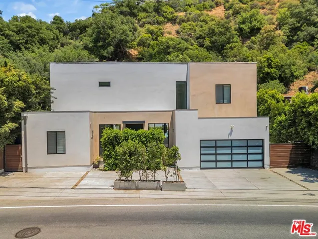 a house view with a outdoor space