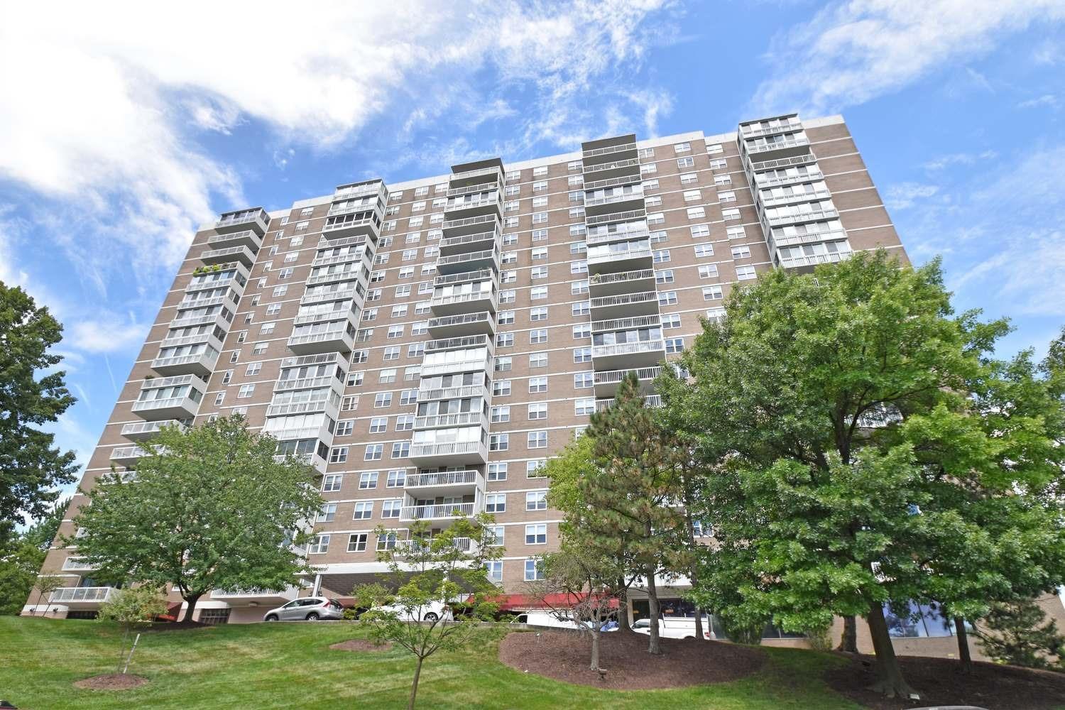 2444 Madison Road, Unit 509 Cincinnati, OH 45208 - Photo 1 of 32