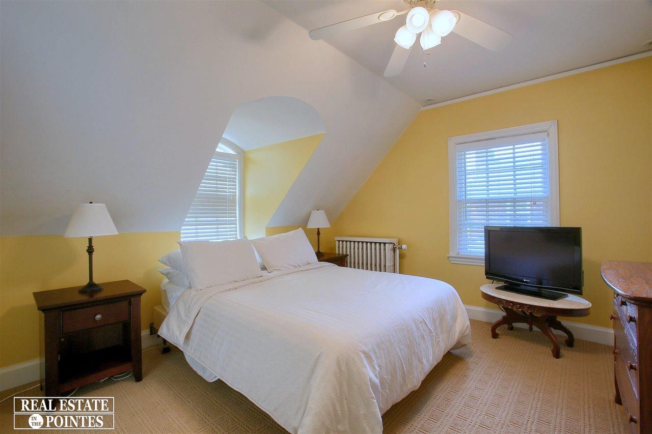 253 Lewiston Road Grosse Pointe Farms, MI 48236 - Photo 23 of 41