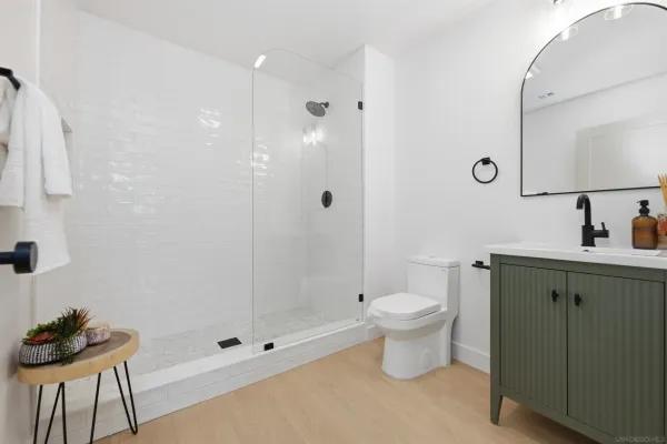 $1,825,000 | 2610 Chestnut Avenue, Carlsbad, CA 92010