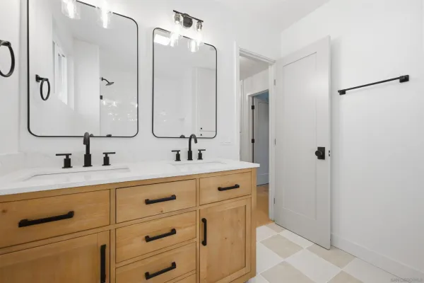 $1,825,000 | 2610 Chestnut Avenue, Carlsbad, CA 92010