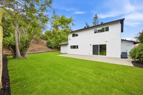 $1,825,000 | 2610 Chestnut Avenue, Carlsbad, CA 92010