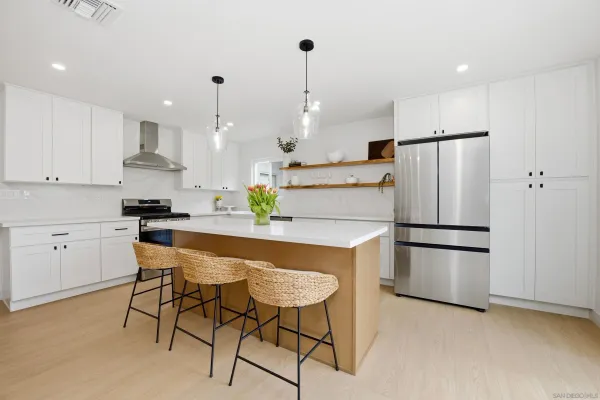 $1,825,000 | 2610 Chestnut Avenue, Carlsbad, CA 92010