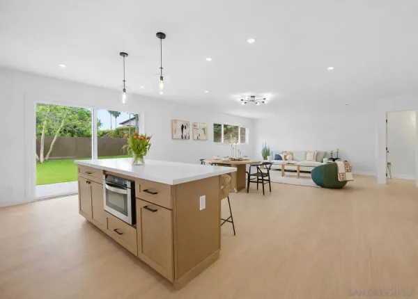 $1,825,000 | 2610 Chestnut Avenue, Carlsbad, CA 92010