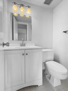 $1,700 | 919 Hillcrest Drive, Unit 511, Hollywood, FL 33021