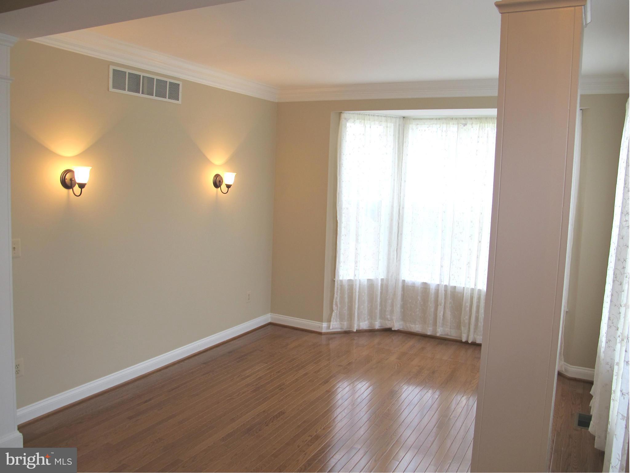 1916 Manor Grove Road Annapolis, MD 21401 - Photo 4 of 27 Living Room