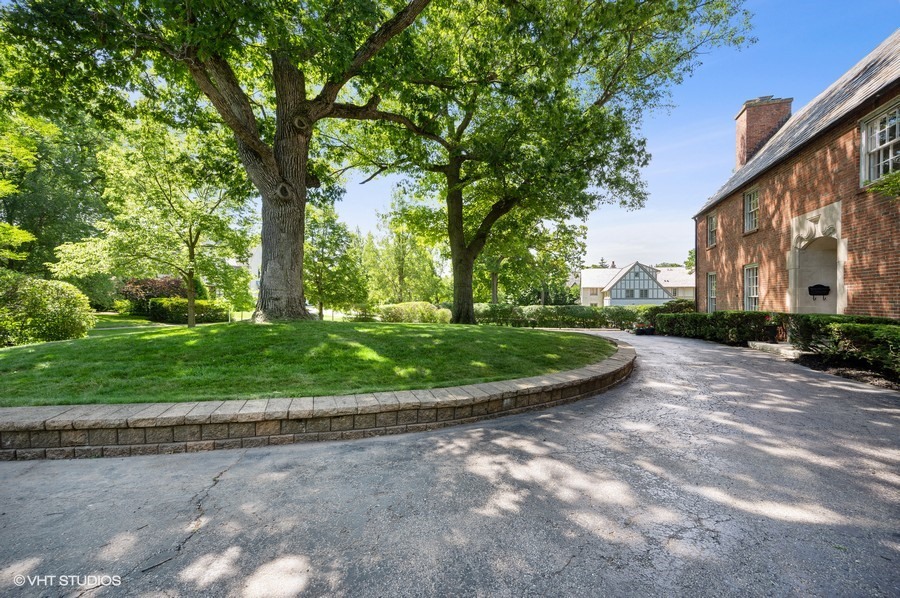 994 Bluff Road Glencoe, IL 60022 - Photo 3 of 33