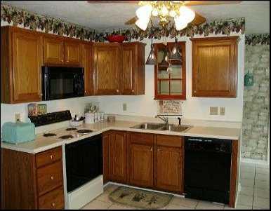 517 McCombs Road Venetia, PA 15367 - Photo 3 of 8 Kitchen.