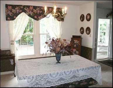 517 McCombs Road Venetia, PA 15367 - Photo 4 of 8 Dining Room.