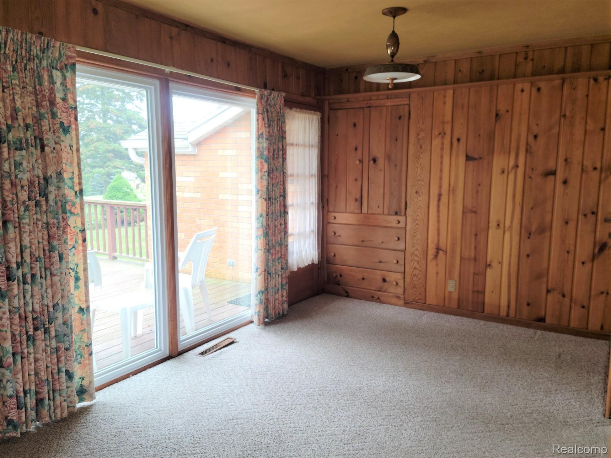 2852 North Lakeshore Road Port Hope, MI 48468 - Photo 9 of 38 Dining area