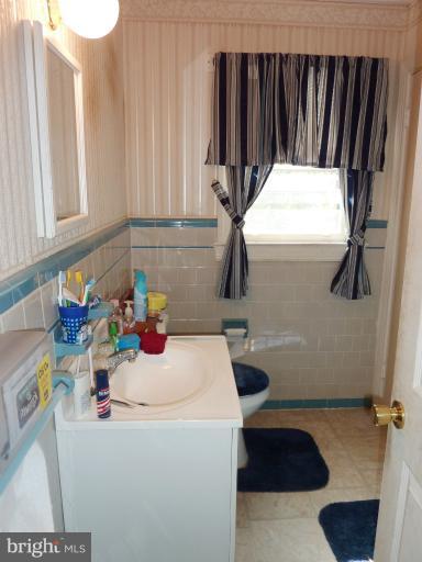 4117 Anderson Road Triangle, VA 22172 - Photo 27 of 30 a bathroom with a sink and a window