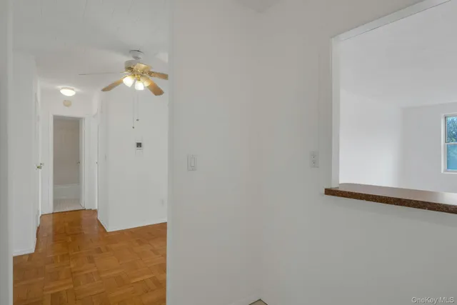 a view of livingroom with furniture