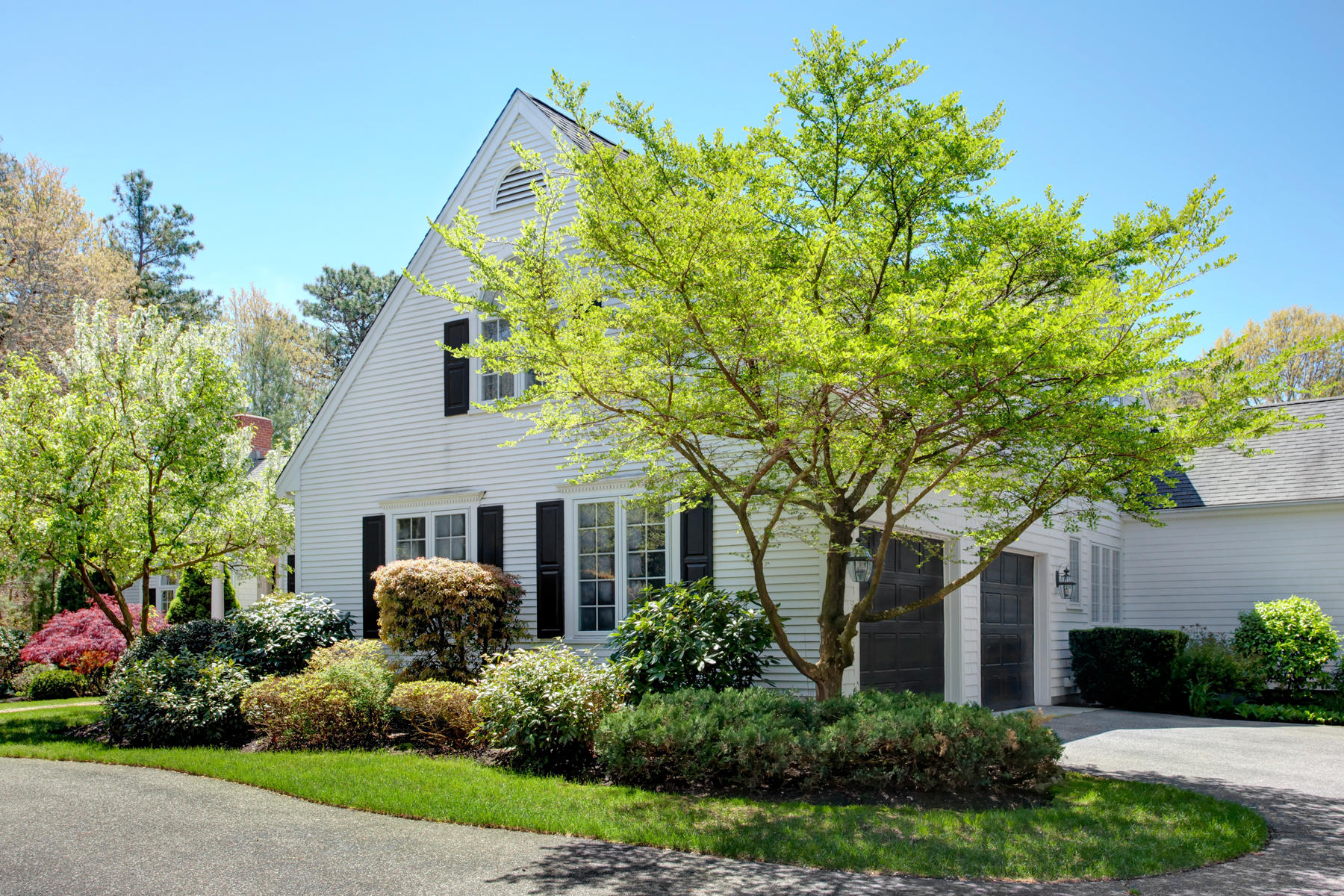 81 Farm Valley Road Osterville, MA 02655 - Photo 29 of 35 a front view of house with a garden