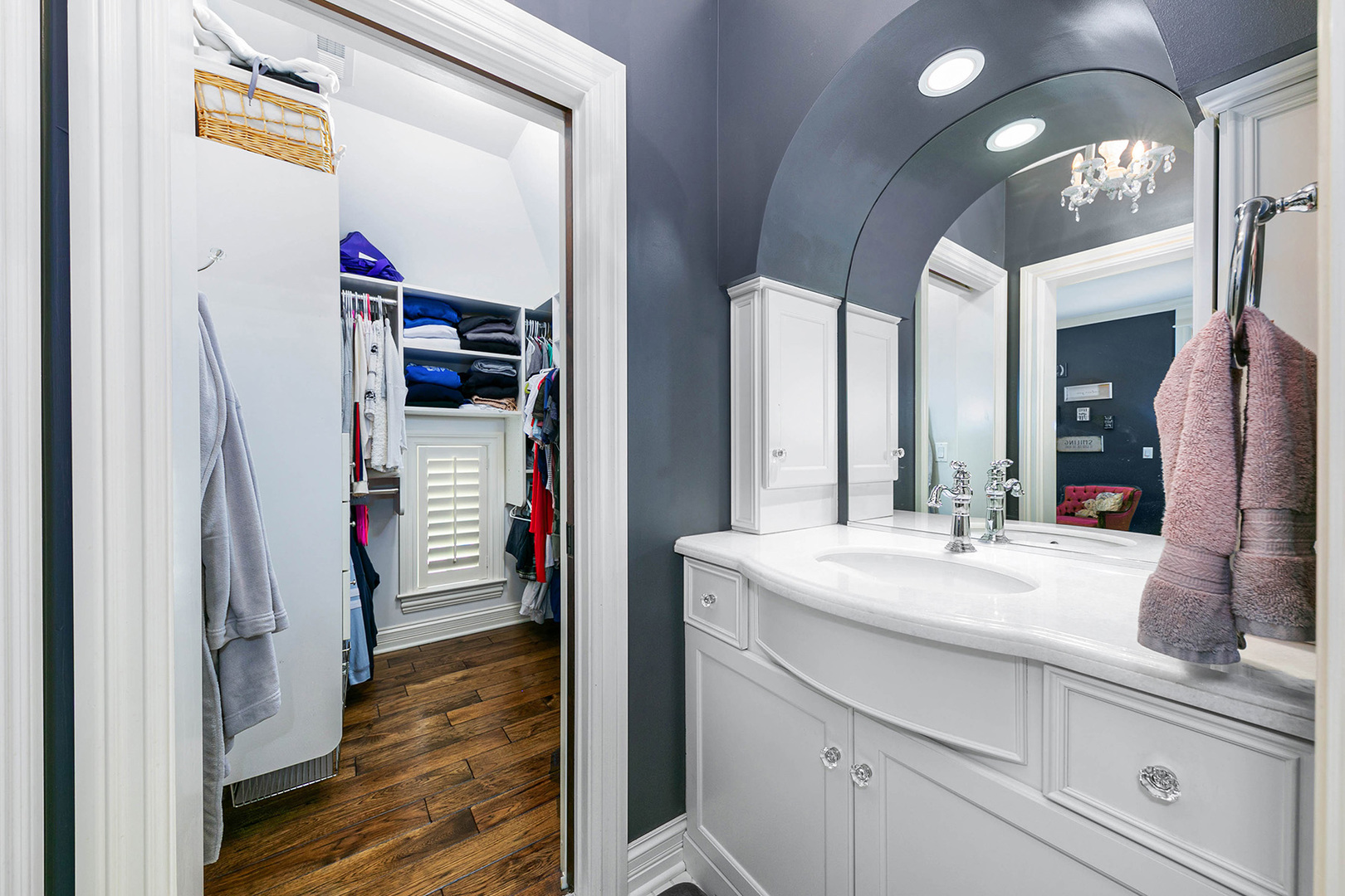 900 East Hillside Road Naperville, IL 60540 - Photo 42 of 73 a en suite bathroom with a sink and a mirror